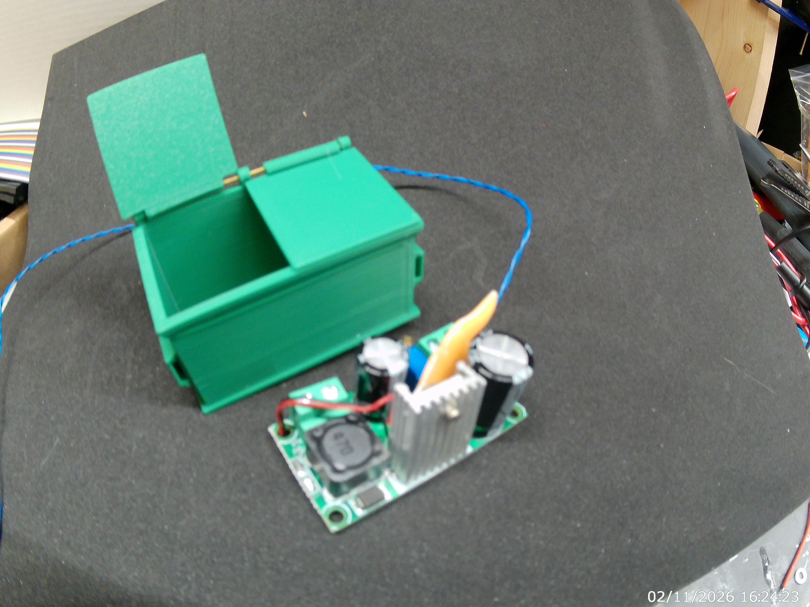 O Scale \\\"Dumpster Fire\\\" Animated Scenery - 1:48 Scale Flickering LED (12V AC)