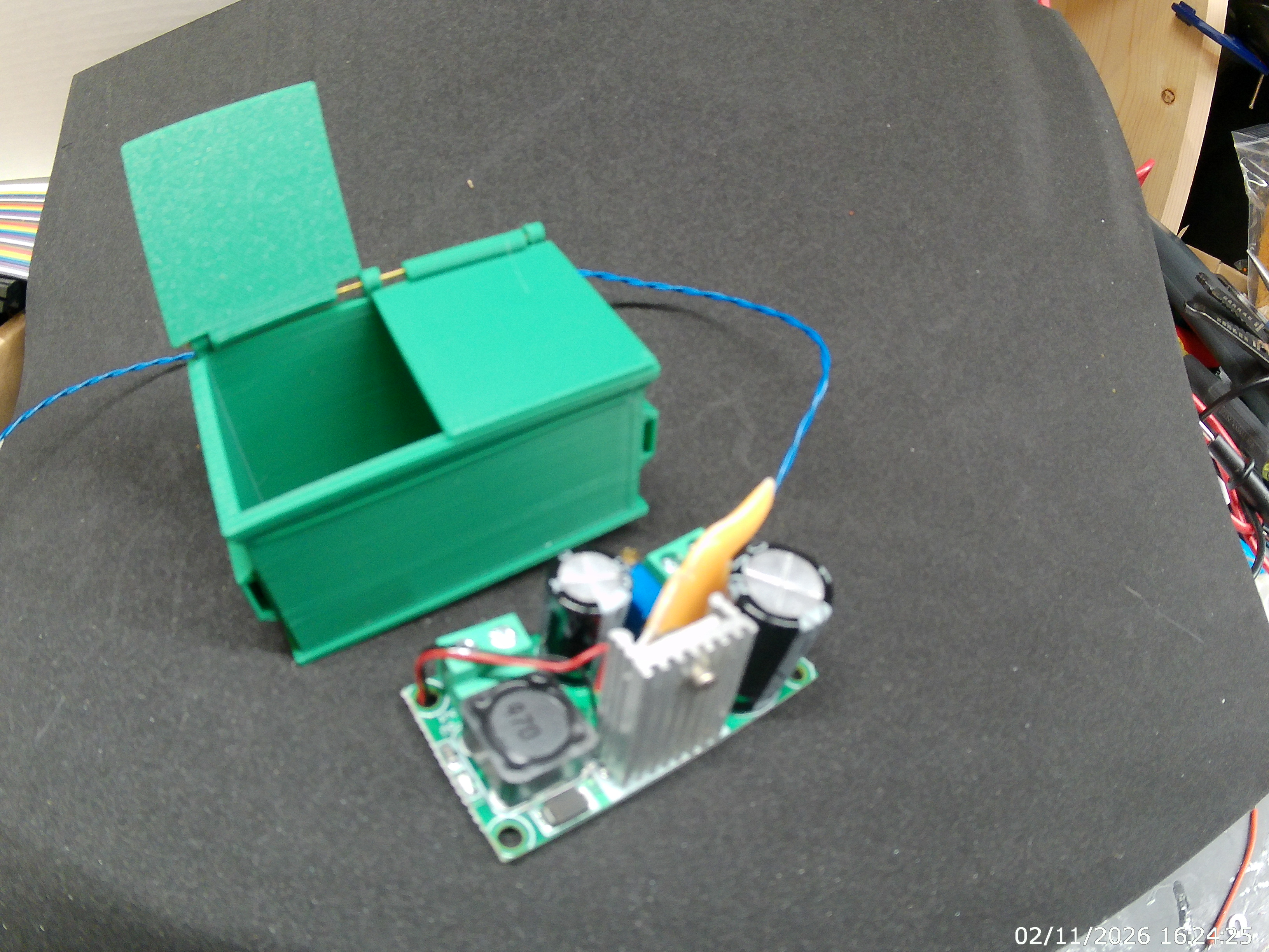 O Scale \\\"Dumpster Fire\\\" Animated Scenery - 1:48 Scale Flickering LED (12V AC)