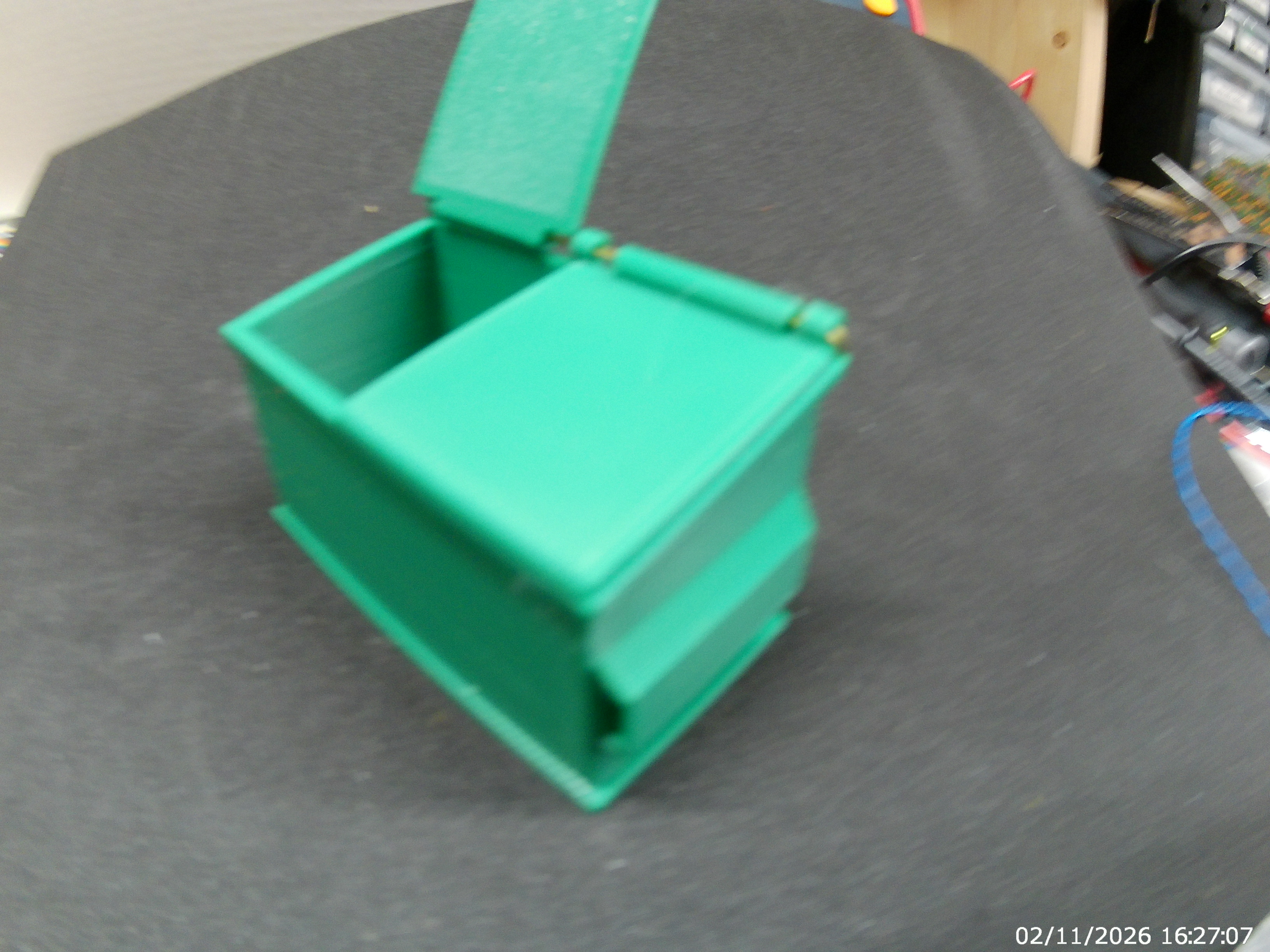 O Scale \\\"Dumpster Fire\\\" Animated Scenery - 1:48 Scale Flickering LED (12V AC)