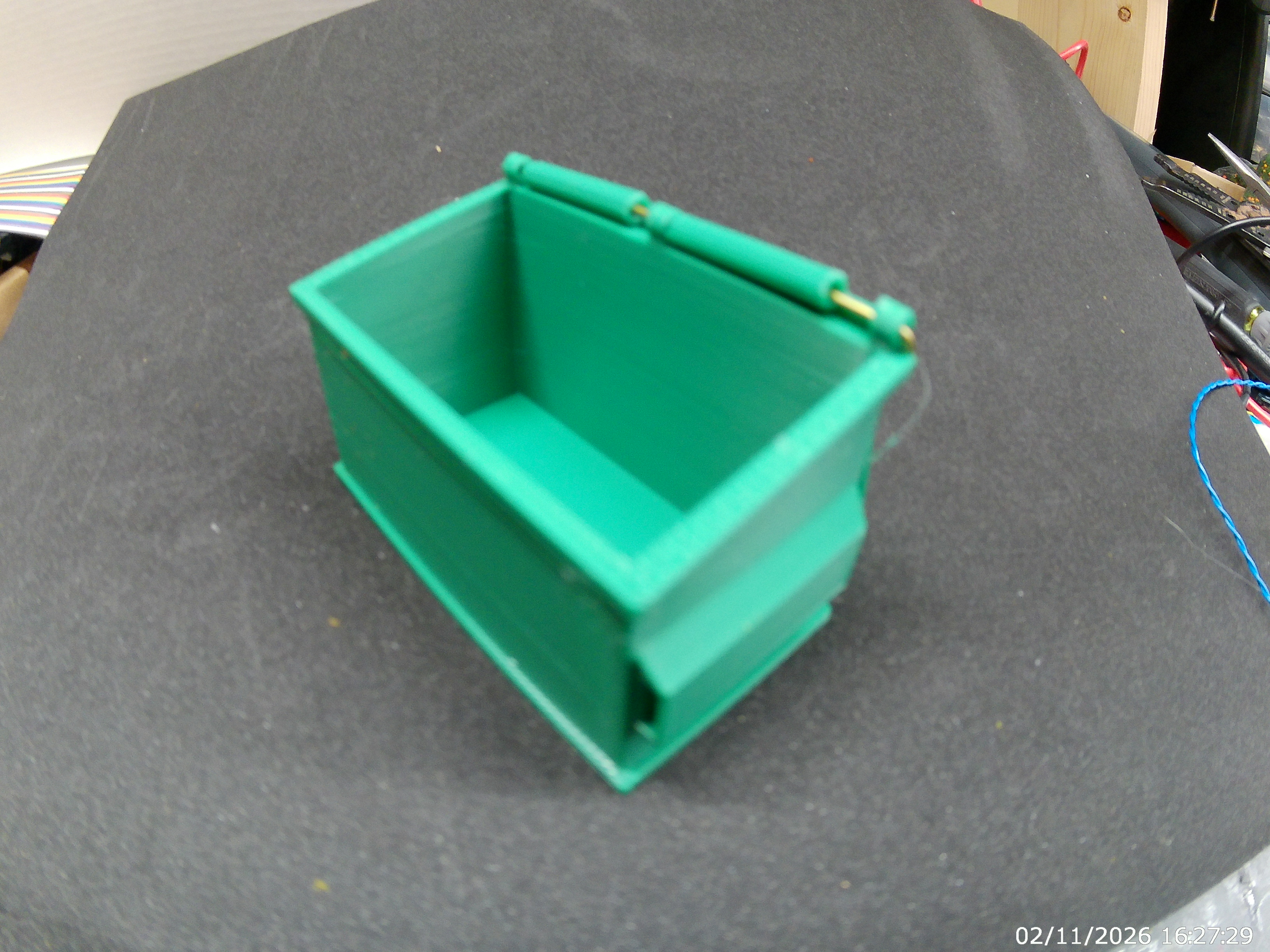 O Scale \\\"Dumpster Fire\\\" Animated Scenery - 1:48 Scale Flickering LED (12V AC)