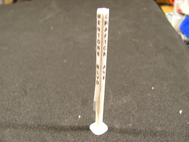 O Gauge 1940s Wooden Street Signpost – Custom Names – Fits Cinder Streets