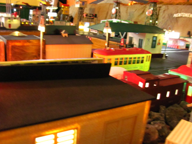 Riverside “Raincross” LED Streetlight Kit – 1:48 O Gauge By Cinder Shops