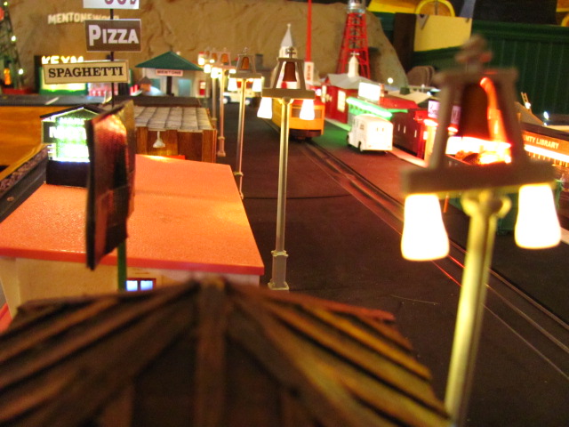 Riverside “Raincross” LED Streetlight Kit – 1:48 O Gauge By Cinder Shops