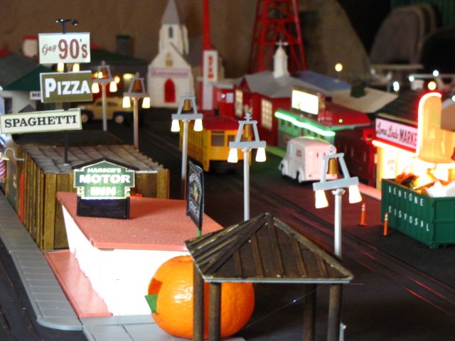 Riverside “Raincross” LED Streetlight Kit – 1:48 O Gauge By Cinder Shops