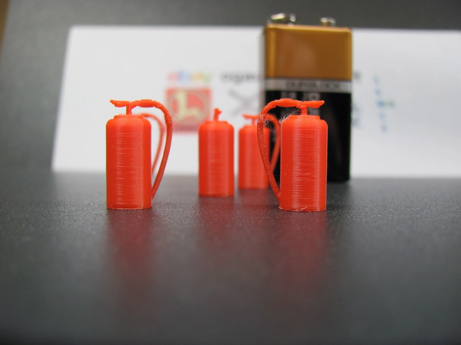 O Scale 1:48 (5) Red Fire Extinguishers Made in USA O