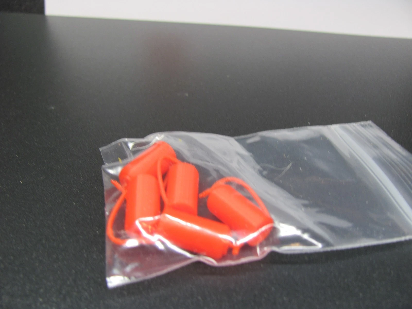 O Scale 1:48 (5) Red Fire Extinguishers Made in USA O