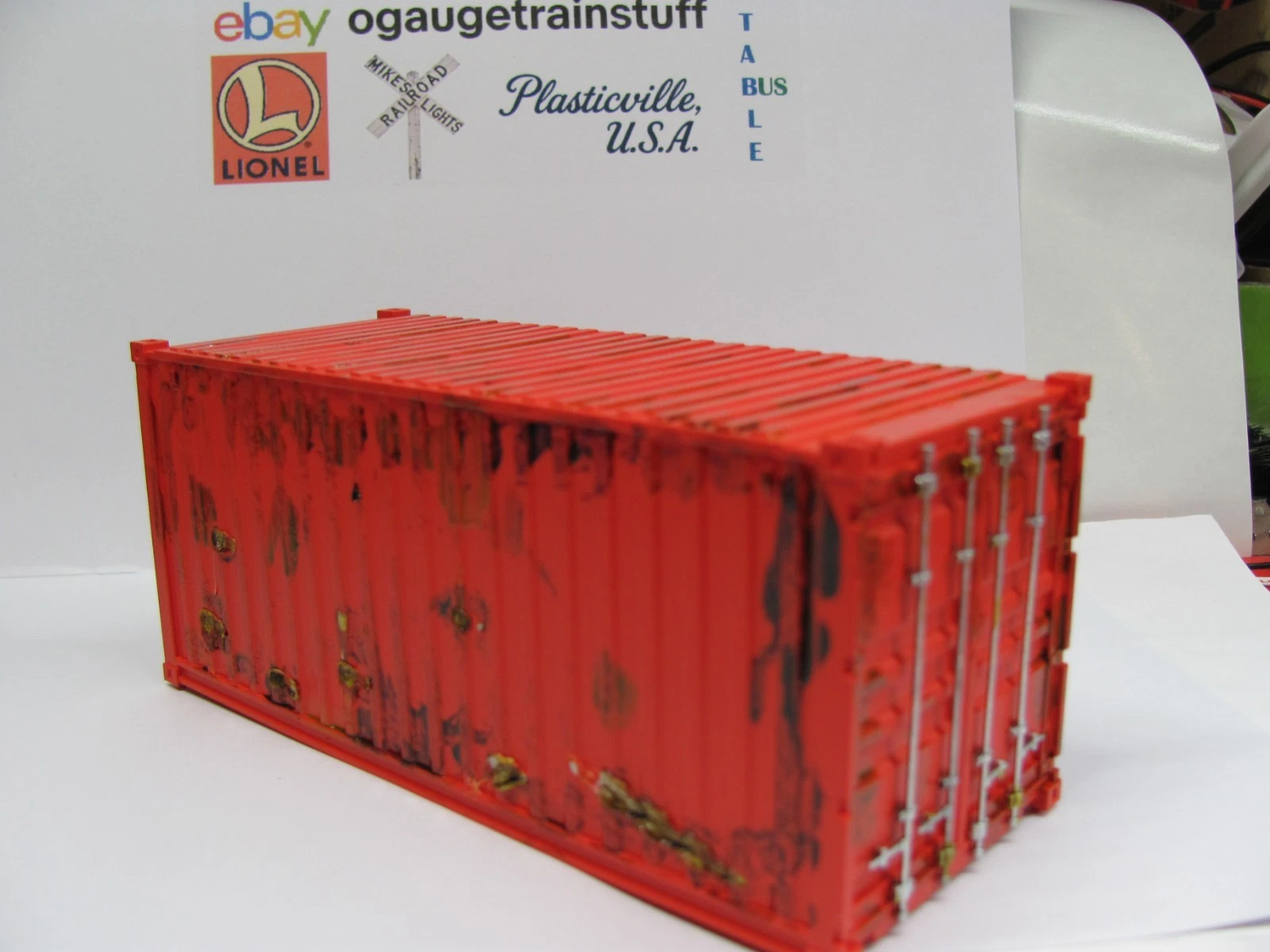 O Scale 1:48 20-Foot Shipping Container – Heavy Weathered, Rusted, Beat-Up – Red
