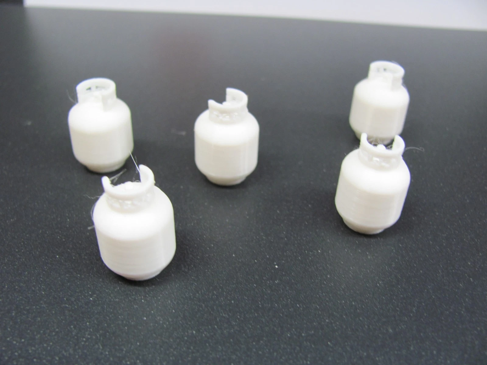 O Scale 1:48 (5) Propane tanks Made in USA