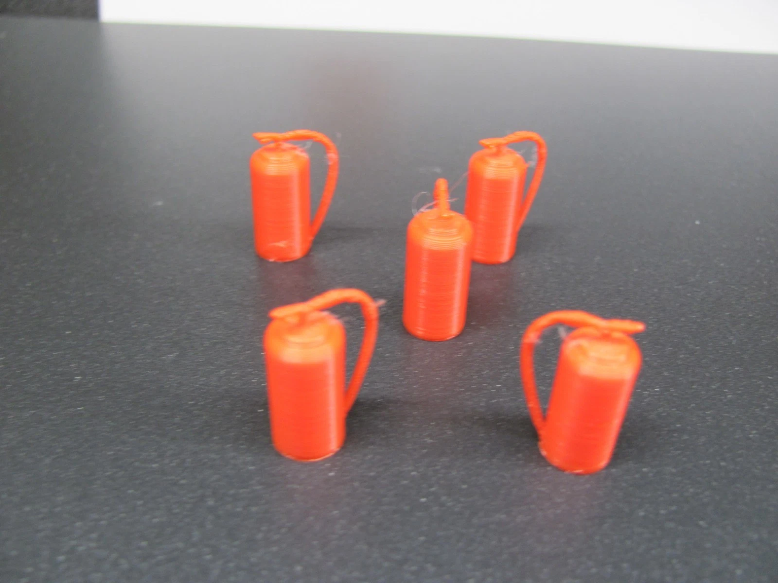 O Scale 1:48 (5) Red Fire Extinguishers Made in USA O